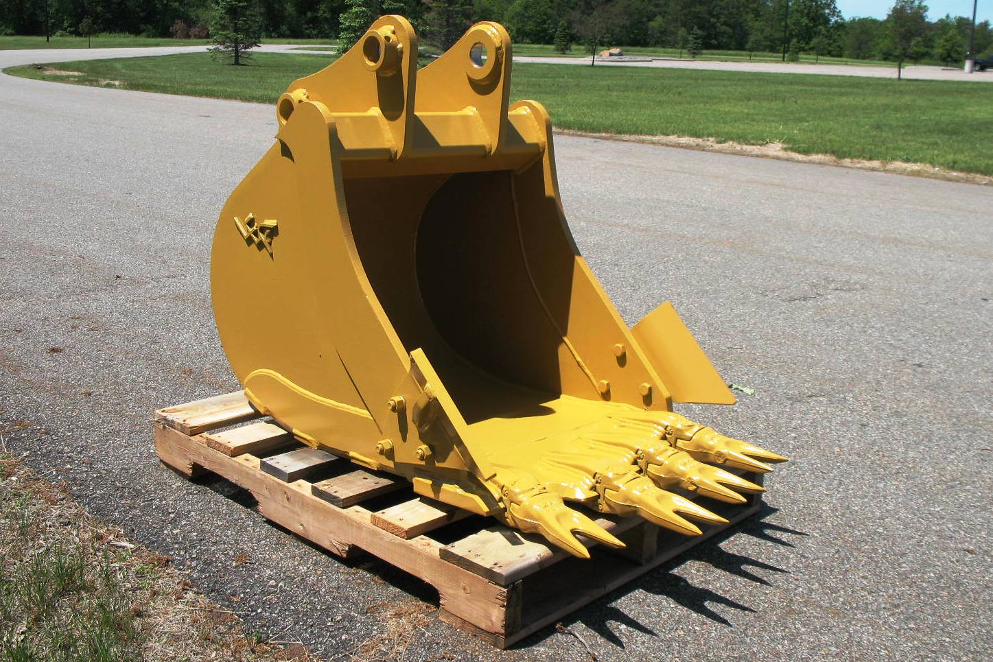 High STAG Bucket from Leading Edge Attachments, Inc